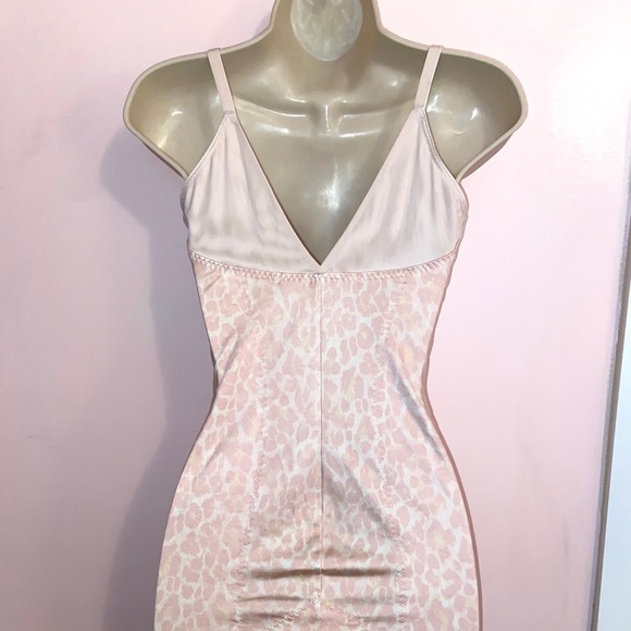 Victoria’s Secret Pink Leopard So Curvaceous Push-Up Shaping Slip with Panty - Picture 4 of 12